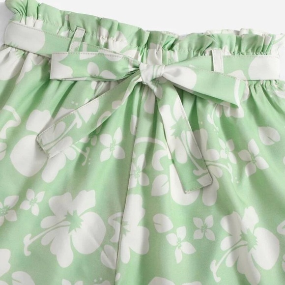 3/$15 NWT Green floral shorts medium - Picture 3 of 5